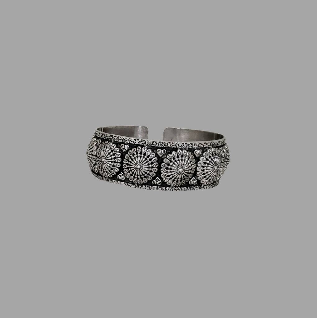 https://www.jewelnidhi.com/img/1609743222AQ KADA 0006.jpg